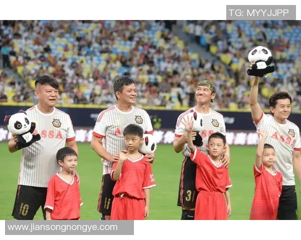 足球明星风采尽显精彩瞬间的完美捕捉与背后的故事分享