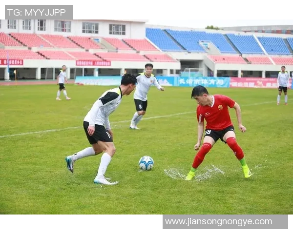 跑男团队化身足球明星展开激烈对抗赛展现运动魅力与团队精神